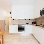 Liberdade Great With Ac Garage 리스본